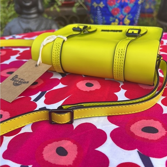 💥 New Dr. Martens Yellow 7 Inch Crossbody Satchel Bag 💥 - Picture 5 of 14